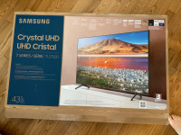 TV Samsung Crystal UHD série 7 43" en excellent état