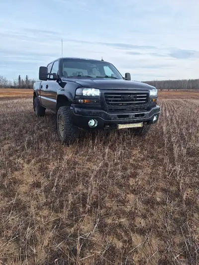 2004.5 lly duramax 447,000km New transfer case at 400k from A1 driveline Transmission built at 200k...