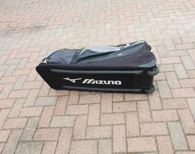 MIZUNO Baseball Equipment Bag  Wheeled in Baseball & Softball in Barrie - Image 3
