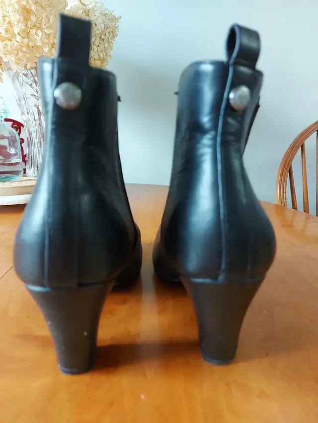 Leather boots 2 " heel in Women's - Shoes in Peterborough - Image 3