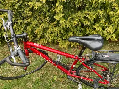 Vélo devinci Oslo en bon été de grandeur Small. Prix négociable.