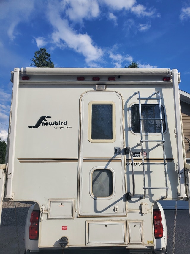 2004 Snowbird truck camper 810DS model and 2016 Chev 3500 LTZ Travel