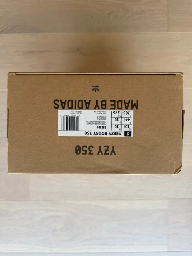 Adidas Yeezy Boost 350 "Pirate Black" (2023) - size 10.5 in Men's Shoes in City of Montréal - Image 3