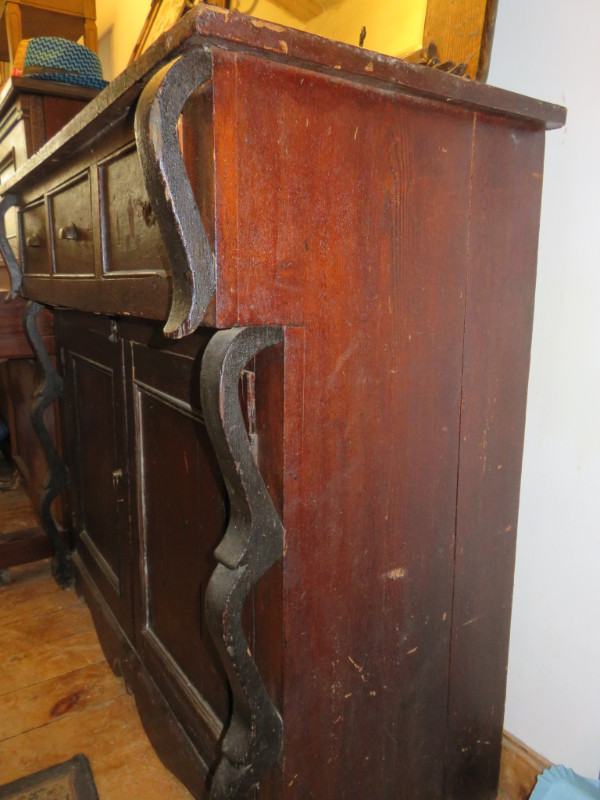 Solid Wood Vintage/Antique Sideboard in Hutches & Display Cabinets in Oakville / Halton Region - Image 4