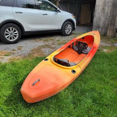 Twin Heron kayak , comes with 2 oars and 2 fishing rods and reels. 16ft long