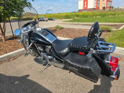 Full service done 4000km ago. Only 9700km on the clock. Mint TPMS, highway pegs, heel shift Fresh ti...
