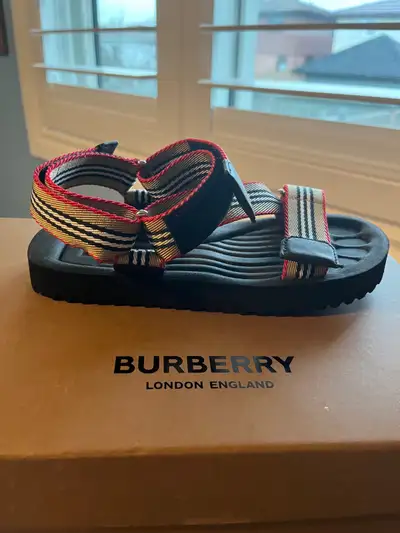 30 ads for burberry kids in Buy Sell in Ontario Kijiji Marketplaces