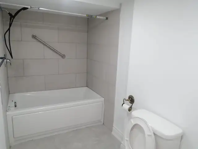 3 Bedroom 2 washroom plus den Basement apartment in Ontario in Canada - Image 7