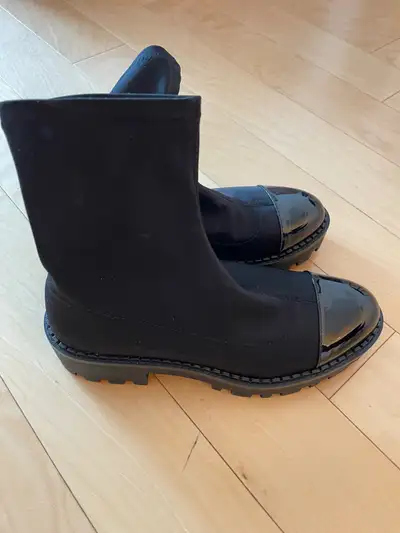 Zara size 6 booties. new, View more