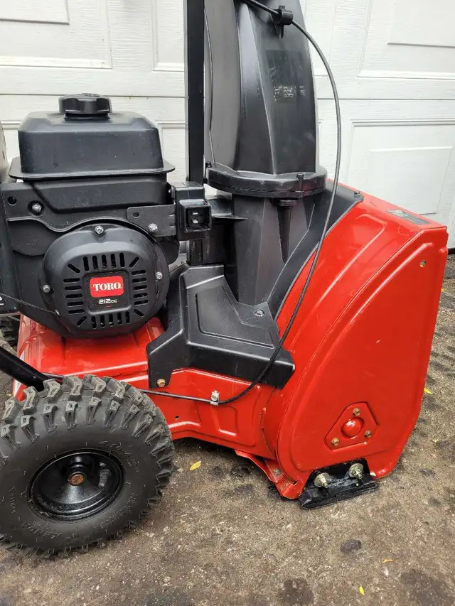 Toro Snowmaster 724QXE snowblower in Snowblowers in Kitchener / Waterloo - Image 8