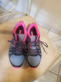 Brand new women's size 8 and 1/2 oasics running shoes