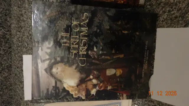 Christmas bundle,  4 patterns, Spirit of Christmas book, all new in Hobbies & Crafts in Kelowna - Image 3