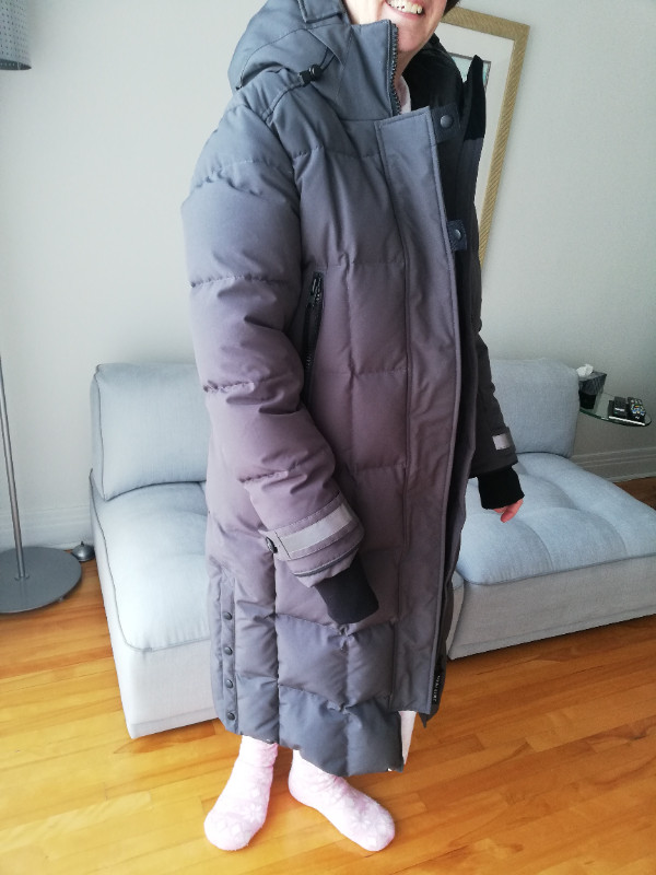 Manteau hiver neuf femme Canada Goose dans Femmes - Hauts et vêtements d'extérieur  à Ville de Montréal - Image 3
