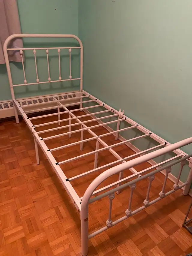 Twin bed frame in Beds & Mattresses in Barrie - Image 2