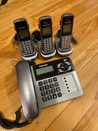 Wireless home phone with base, voice mail, 3 wireless handsets 