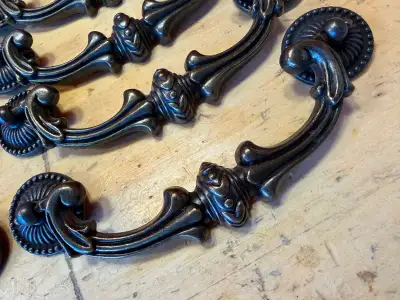 Lot de 28 poignées décoratives style antique / vintage, View more
