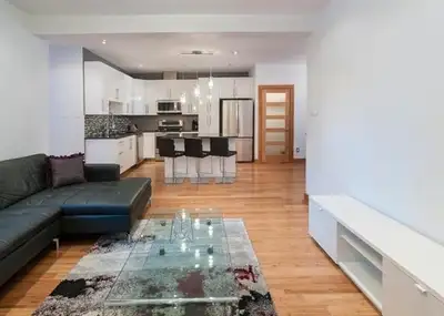 beau condo à louer proche de Saint Laurent et Saint-Denis