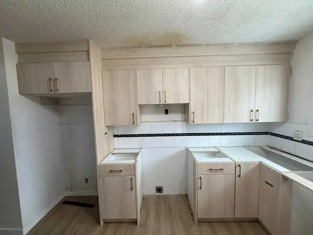 Modern Kitchen Cabinets in Cabinets & Countertops in Calgary - Image 8