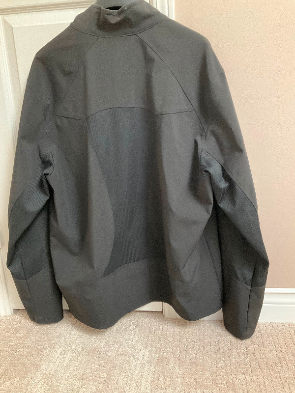 Men’s Porsche Jacket, large in Men's in Oshawa / Durham Region - Image 2