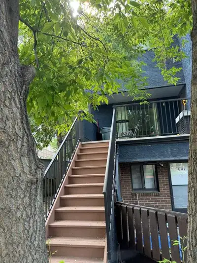 Welcome to this charming ground-floor condo in the vibrant community of Sunalta, ideally situated ju...