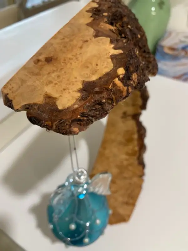 LIVE EDGE ORNAMENT STAND - ORNAMENT INCLUCED in Holiday, Event & Seasonal in Ottawa - Image 6