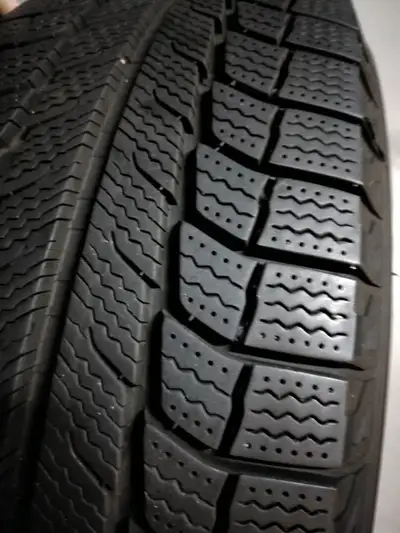 Set of Michelin winter tires with rims and TPMS sensors Latitude X-Ice 235/70R16