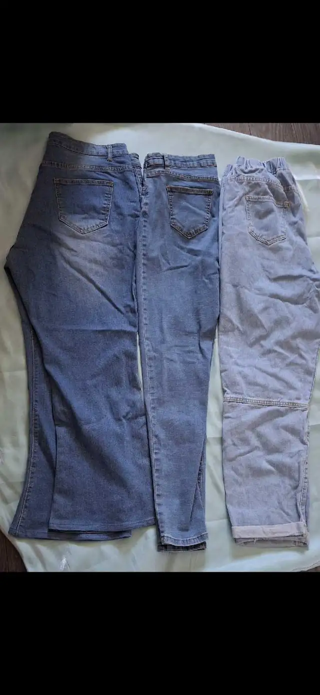 Ladies Jeans  in Women's - Bottoms in Barrie - Image 2