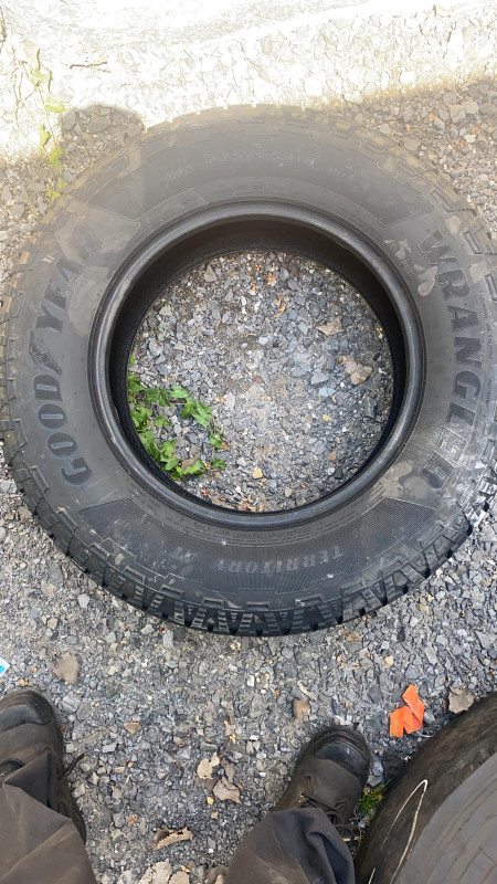 WRANGLER TERRITORY AT - 275/65R18 116T dans Pneus et jantes  à Laval/Rive Nord - Image 3