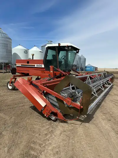 1993 hesston 8100 with swather and hay header 1890hrs 3.9 Cummins engine great working machine