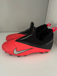 Nike Youth Soccer Cleats - Size 5