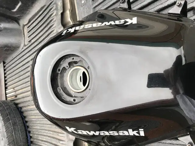 NEW Kawasaki Fuel Tank EX 250 Ninja R 08-12 oem 510865475151 in Other in Barrie - Image 9