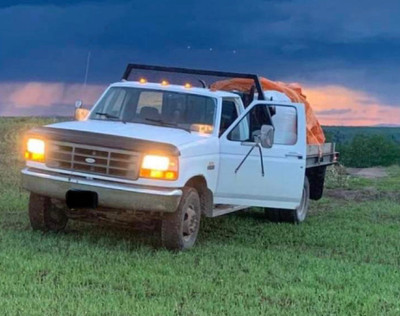 1992 Ford F-350 7.3L dually with 12’ flatdeck