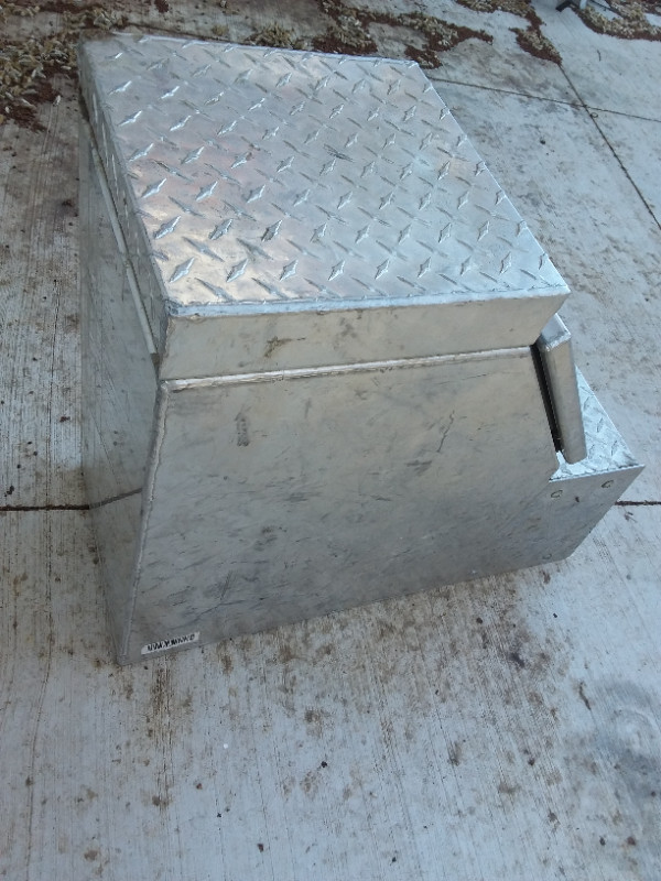 Rig aluminum boot step/tool box in Heavy Trucks in Kitchener / Waterloo