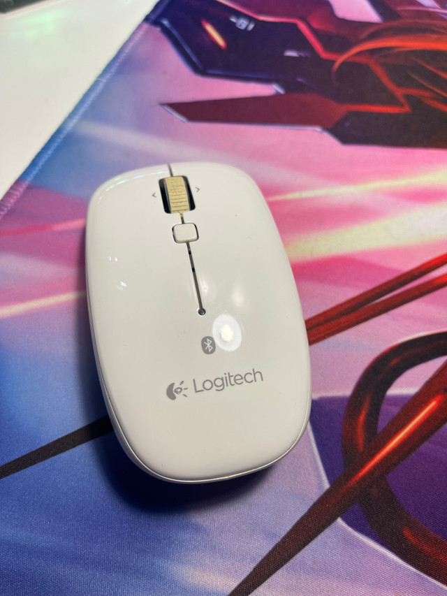 Logitech M558 Bluetooth Mouse in Mice, Keyboards & Webcams in City of Toronto