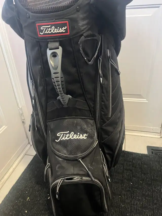 Titleist full dividers golf  cart bag in Golf in Ottawa - Image 3