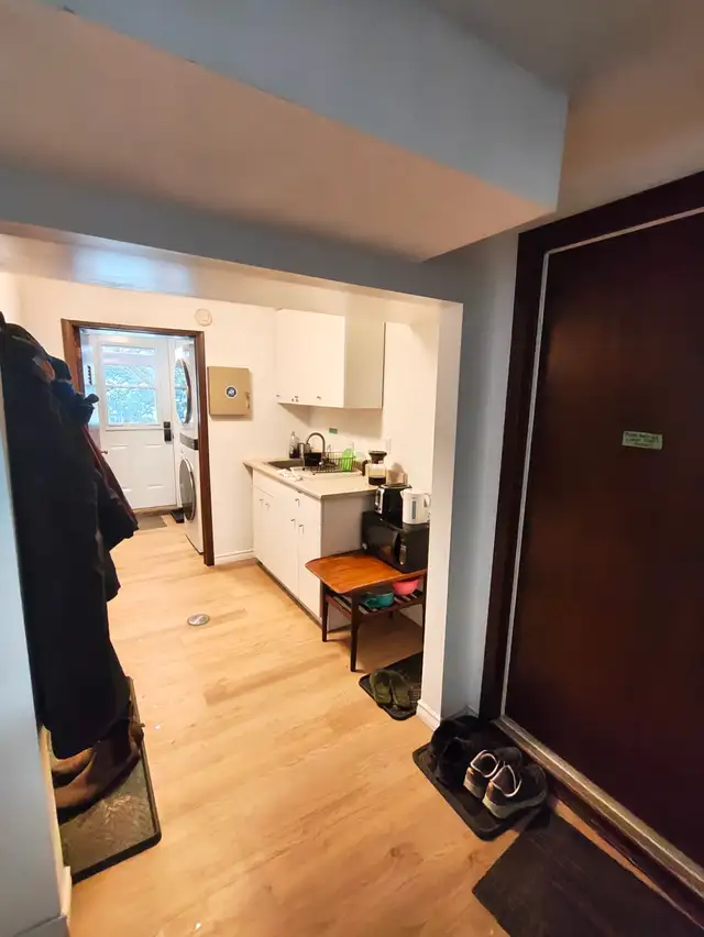 Spacious Summer Room Close to UWaterloo in Room Rentals & Roommates in Kitchener / Waterloo - Image 11