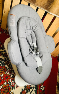 ✨Stokke bouncer  retails for almost $300