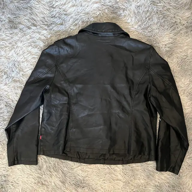 Levi's Leather Jacket in Women's - Tops & Outerwear in Ottawa - Image 5