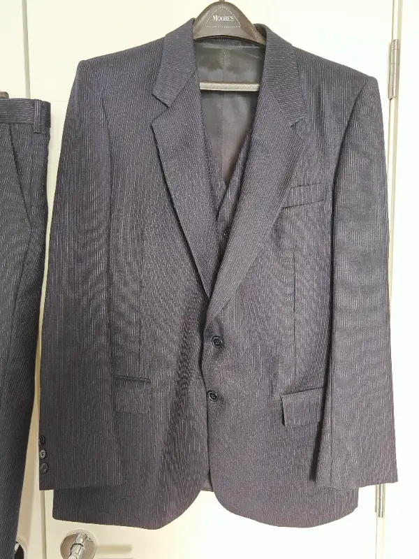 Wm H Leishman Men Formal 3 Piece Wool Suit - 42 Jacket 34 Pants in Men's in Calgary - Image 3