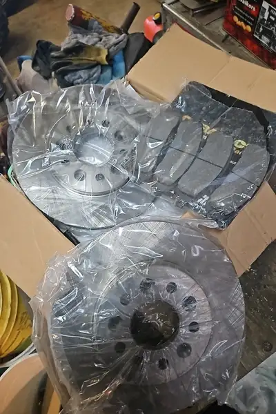 Brand new front rotors and pads for ford freestar,not to sure what else they fit!