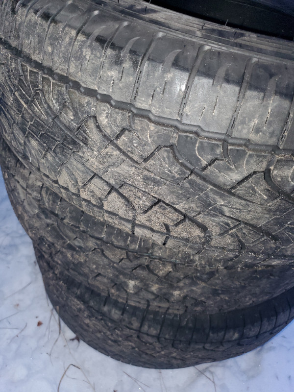 Used truck tires 265 70 17 in Tires & Rims in Muskoka