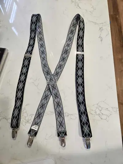 These used Moore's suspenders feature a stylish black, grey, and white argyle pattern, offering both...