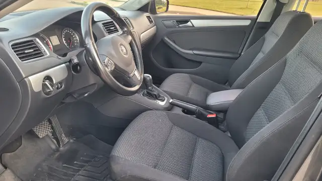 2014 Volkswagen Jetta Comfortline CLEAR CAR in Cars & Trucks in Kitchener / Waterloo - Image 5