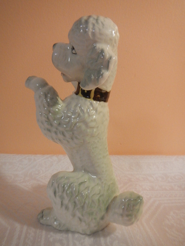 Herend porcelain hand painted poodle dog figurine Hungary dans Art et objets de collection  à Ville de Montréal - Image 3
