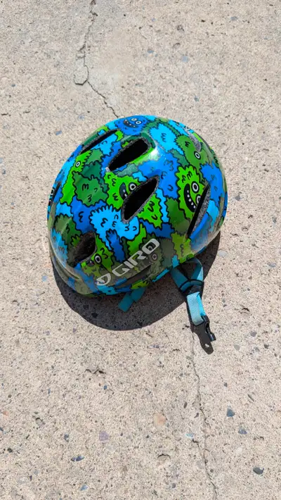 Selling a Giro Scamp bike helmet for a little one. Size is Extra Small (XS), fits head circumference...