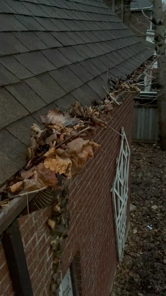 Gutter Replace/Gutter Guards/Gutter Cleaning  in Patio & Garden Furniture in Oakville / Halton Region - Image 2