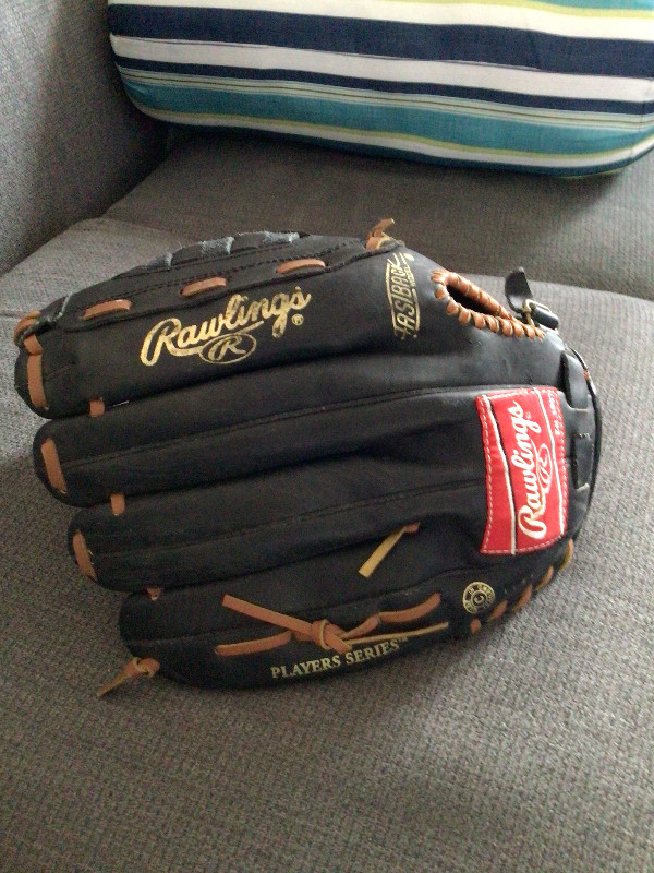 Rawlings baseball glove in Baseball & Softball in Truro