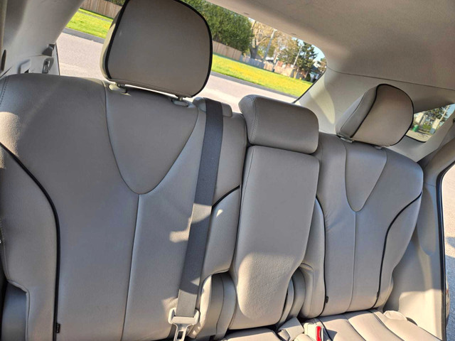 2010 Toyota Venza FOR SALE in Cars & Trucks in Oshawa / Durham Region - Image 4