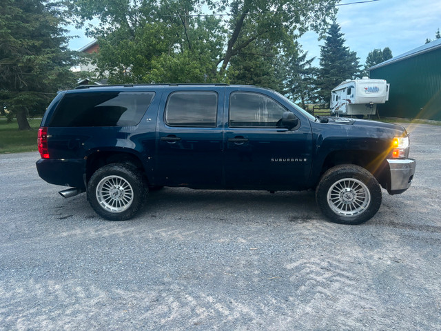 2008 2500 suburban Duramax  in Cars & Trucks in Ottawa - Image 2