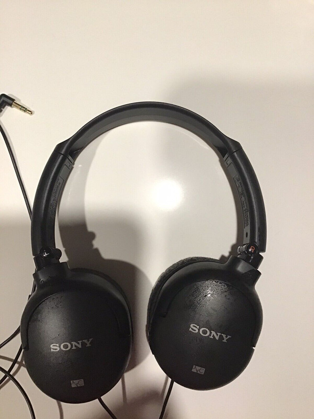Écouteurs de marque Sony dans Écouteurs  à Longueuil/Rive Sud - Image 2